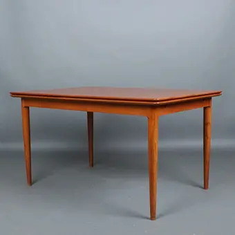 Hosszabbítható étkezőasztal teakból, Dánia, 1970-es évek.
