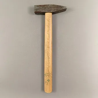 Beuys, Joseph。1 Wirtschaftswert（锤子），来自"Wirtschaftswerte"系列的作品。
