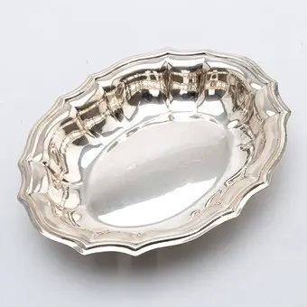 Cuenco ovalado, plata, Italia, 2.ª mitad del siglo XX.