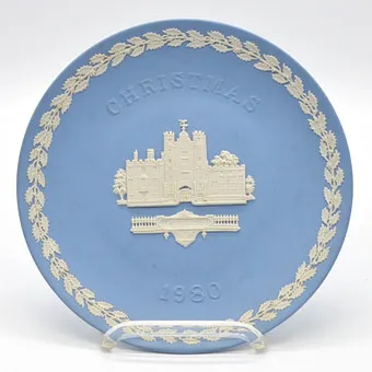 WEDGWOOD ENGLAND, CHRISTMAS 1980 - ST. JAMES PALACE, JASPERWARE, 蓝底白色。