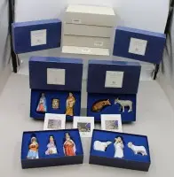 Sett med håndmalte krybbefigurer i porselen fra Hutschenreuther etter design av W. Stefan.