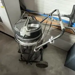 干湿两用吸尘器