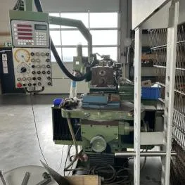 万能工具铣床