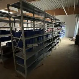 Lot de rafturi cu polițe