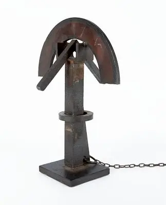 Billedhugger fra 2. halvdel av 1900-tallet: Konstruksjon med liggende halvsirkel