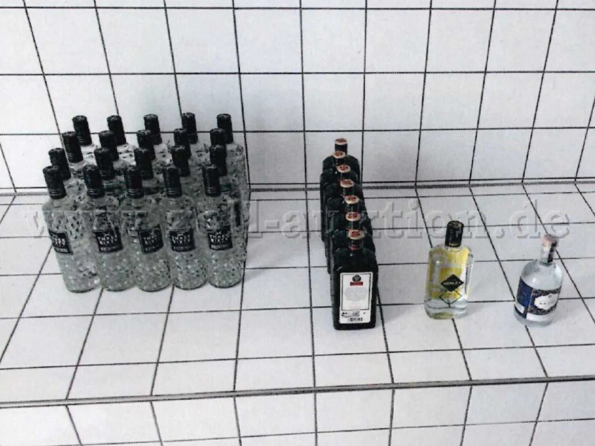 1 lot băuturi spirtoase (29 sticle)