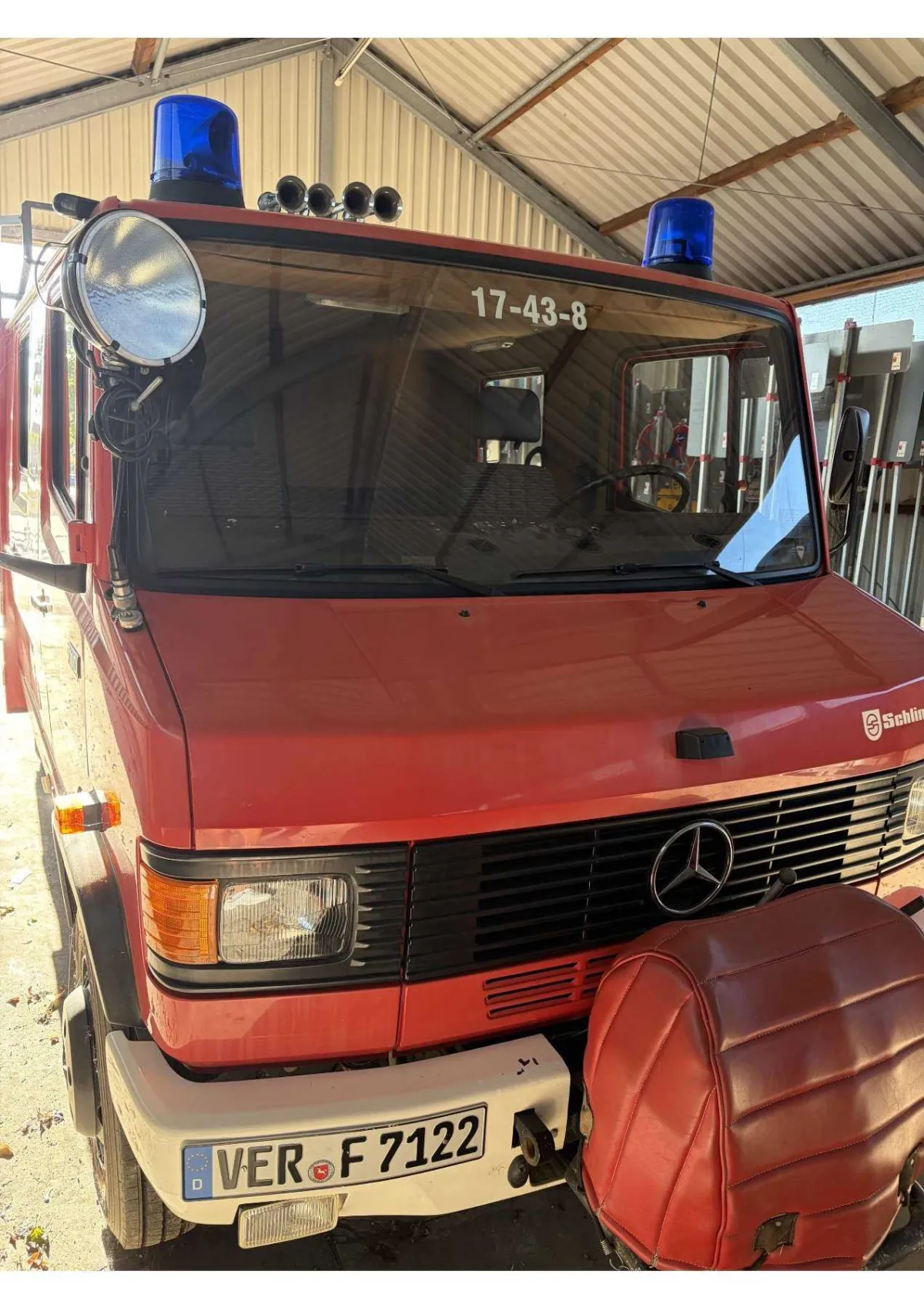 1 Mercedes-Benz 711 (D) LF8 vehículo de extinción de incendios año 1992
