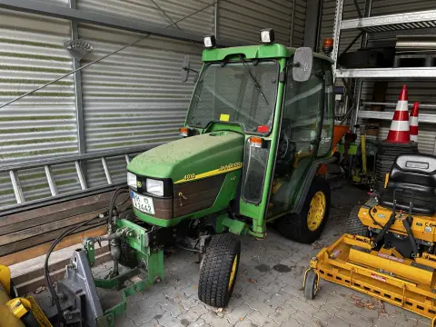 Kunnallistraktori John Deere 4010
