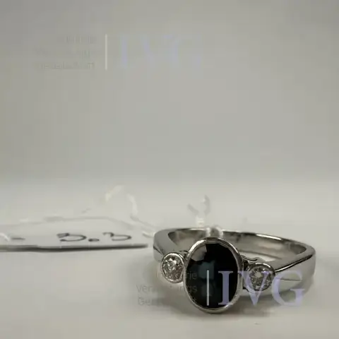 Trilogiring med safir og diamant (585 hvitt gull)