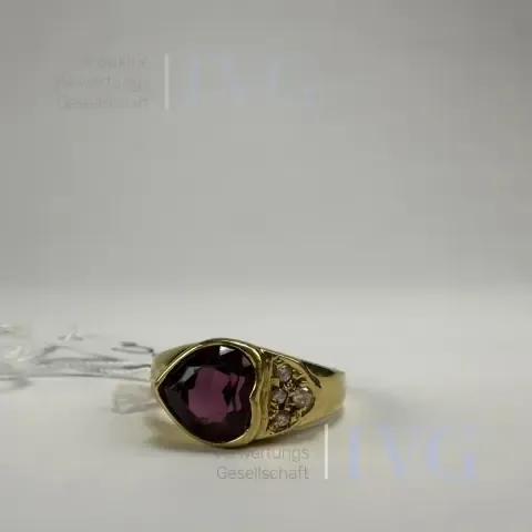 Ring med hjerteformet farget stein (750 gull)