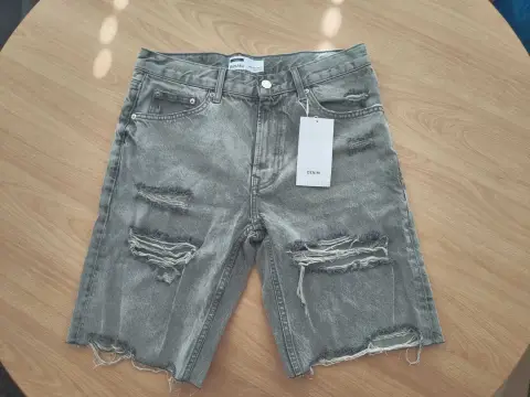 1 короткі штани, бренд Bershka, розмір 36, сірі