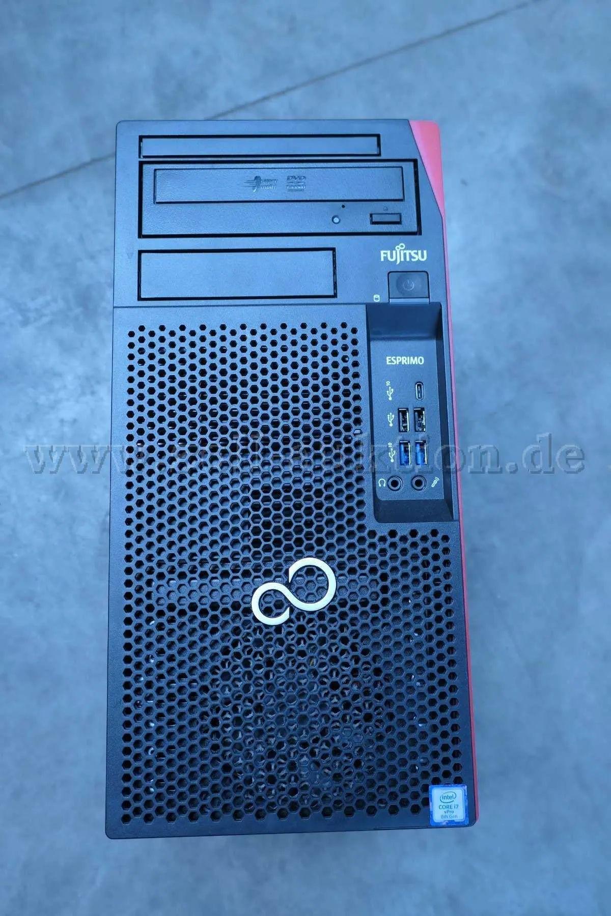 1 pc-tårn Fujitsu Esprimo P958/E94+, M16W