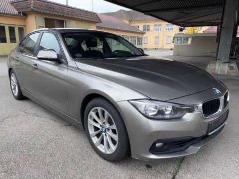 1 BMW 330d سيدان (F30) Advantage