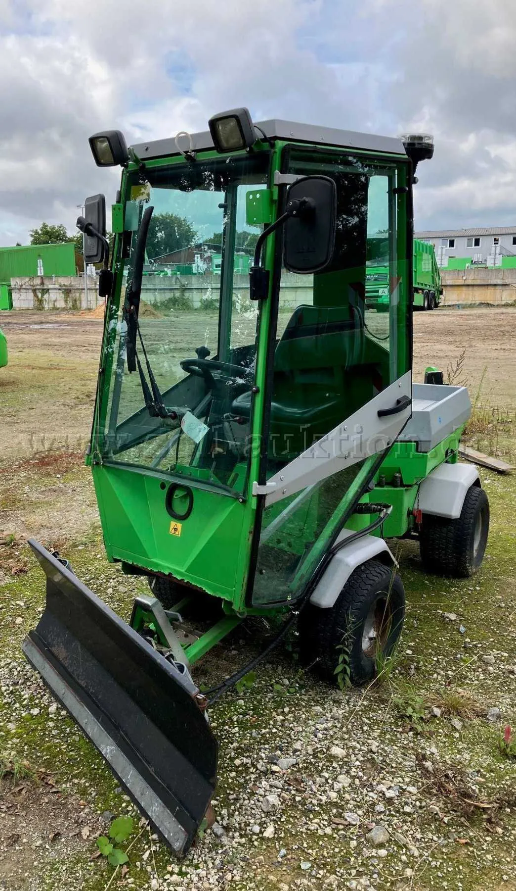 1 台 Egholm 2100 载具车及多种属具