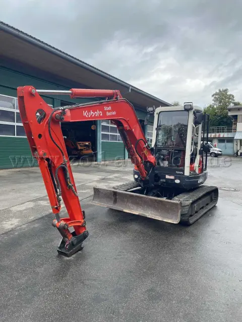 1 Kubota KX161 kotrógép