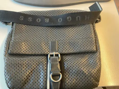 1 сумка Hugo Boss унісекс