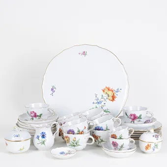MEISSEN. 咖啡具 'Bunte Blume',二等品,20世纪下半叶(31件)。