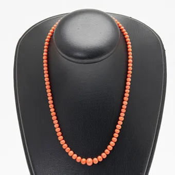 Collar, coral.