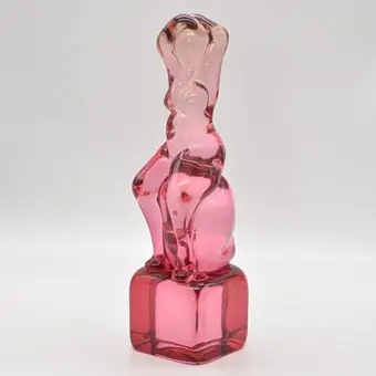 ERMANNO NASON (1928-2013). SIDDENDE KVINDELIG FIGUR, MURANO DESIGNERSKULPTUR, FOR VETRERIA GINO CENEDESE GLASFABRIK, UNIKAT, STUDIOGLAS, ITALIEN, CA. 1963-72.