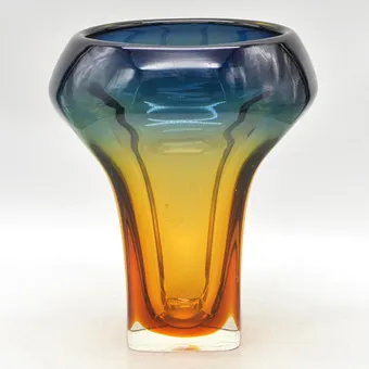 穆拉诺设计师花瓶,太空时代风格,工作室玻璃,Sommerso,意大利,20世纪中叶。