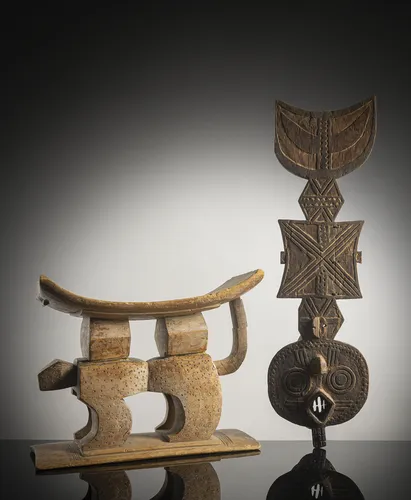 Tabouret et masque