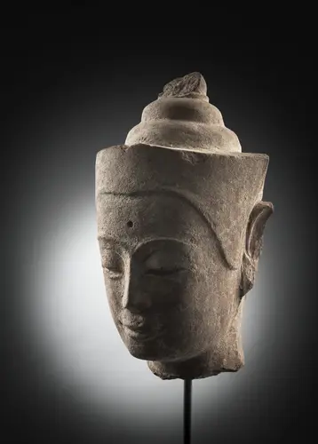 Rare tête de Bouddha Paree en grès