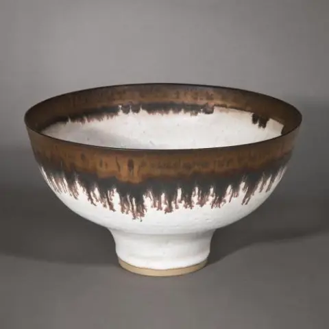 Lucie Rie – Coupe avec bordure manganèse