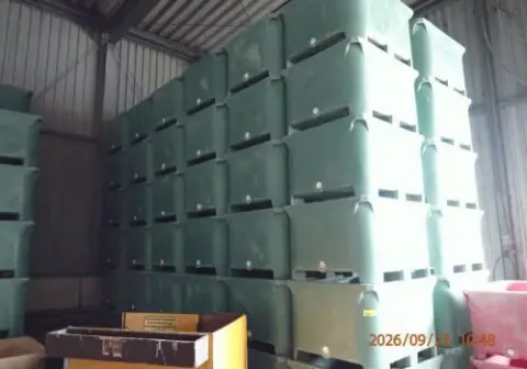 Ca. 80 plastkasser stablebare med truck for Cat 3, 600 l innhold