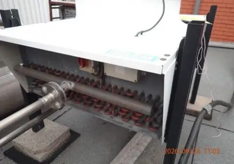 1 raffreddatore di acqua calda Friga-Bohn, tipo Neostar, per raffreddare l'acqua calda prodotta dal compressore, montato sul tetto