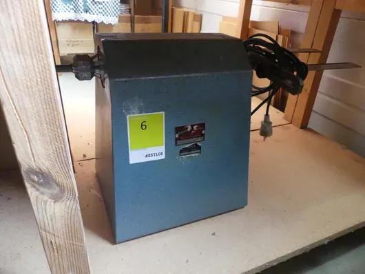 Aynalı ve el anahtarlı elektrikli cihaz