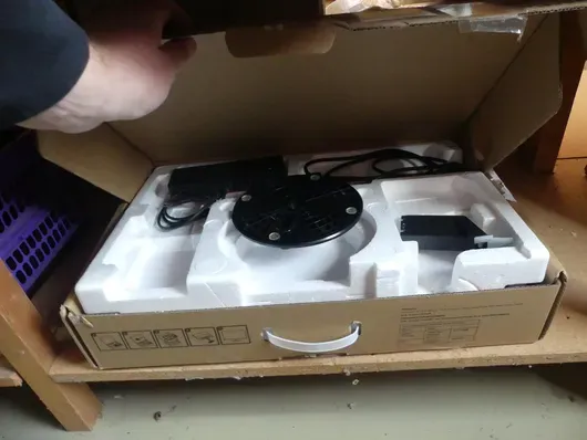 Lenovo - LED monitör