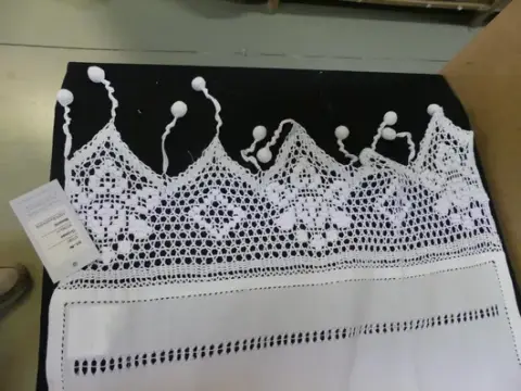 Perde partisi, %100 pamuk (yaklaşık 50 adet)