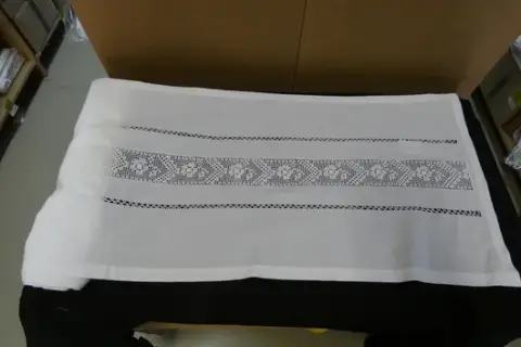 1 æske gardiner med mængde angivet på æsken (ca. 45 cm høj)