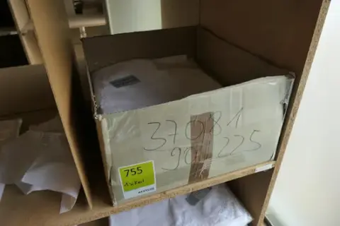 1 scatola di tende