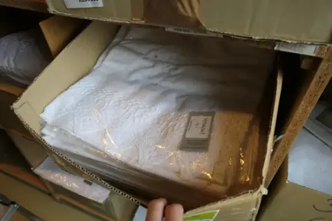 2 cajas de cortinas