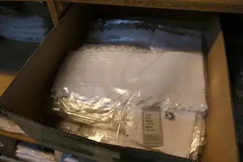 1 caja de cortinas, 100 % lino