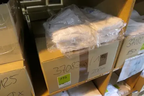 1 caja de cortinas