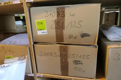 2 cajas de cortinas