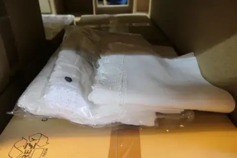 1 caja de cortinas