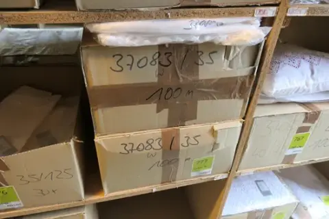 2 cajas de cortinas