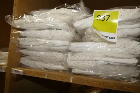 11 db textil horgolt csipkével, 100% pamut