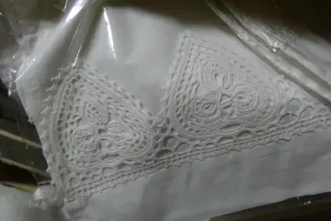 Textil tétel horgolt csipkével, 100% pamut