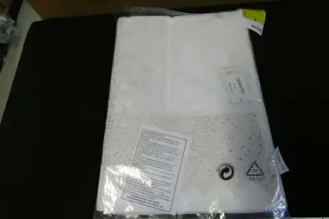 3 cajas de cortinas