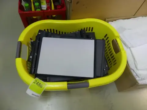Lot okvira držača s utičnim klinovima, crni