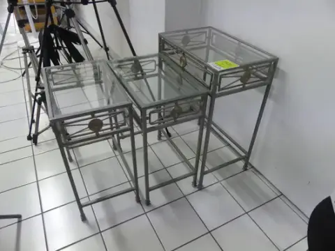 3 adet konsol masa