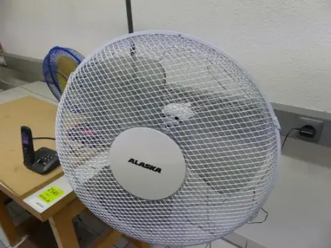2 ventiladores de pie