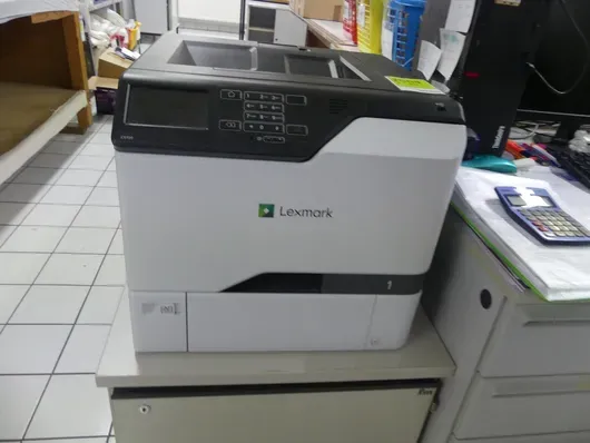 Lexmark - Impresora con mesa