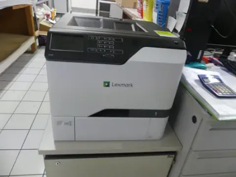 Lexmark - Impresora con mesa