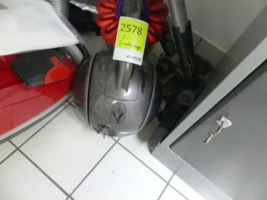 2 adet elektrikli süpürge