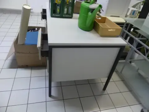 Scrivania, senza contenuto